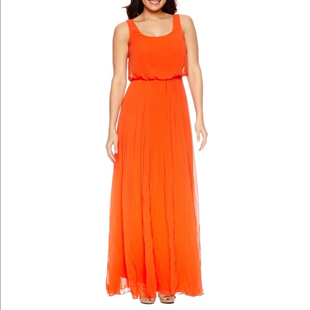 Long flowing dress with textured bottom